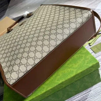 Gucci 674155 Střední taška s propleteným G logem