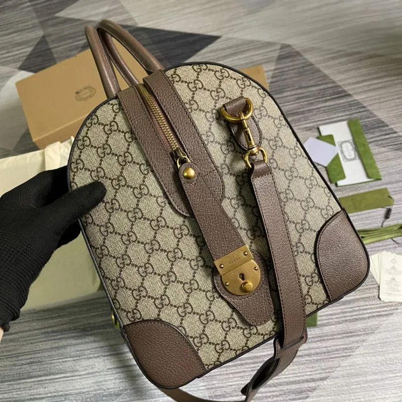 Gucci 645021 GG Duffle Bag s webovým koženým hnědým.