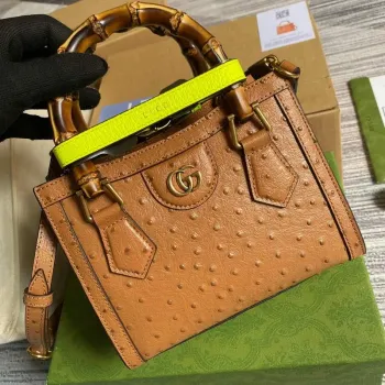Gucci Diana Mini Tote Bag Pštrosí kůže Kabelka s horním uchopem Gucci 655661 Hnědá