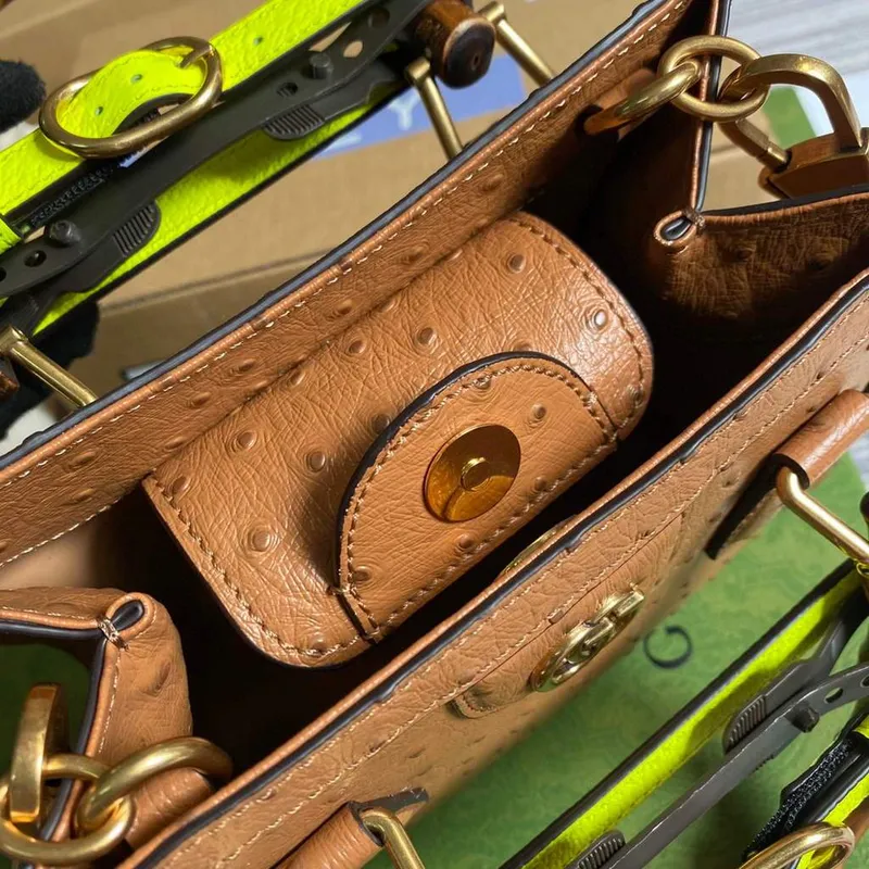 Gucci Diana Mini Tote Bag Pštrosí kůže Kabelka s horním uchopem Gucci 655661 Hnědá