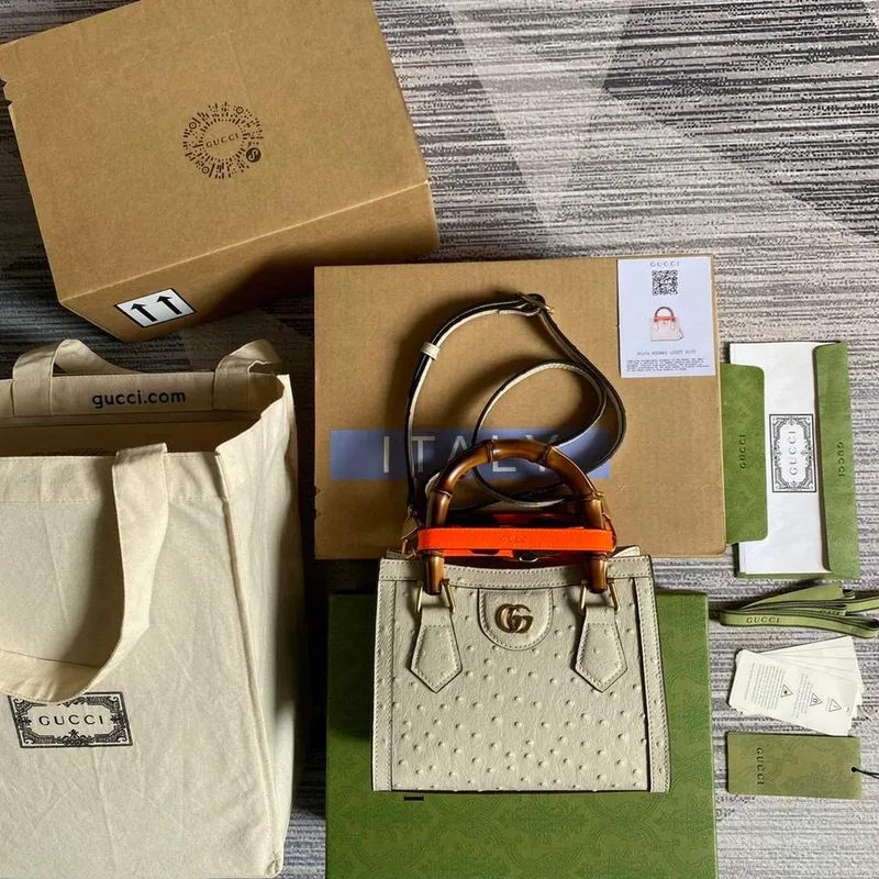 Gucci Diana Mini Tote Bag Pštrosí kůže Kabelka s horní rukojetí Gucci 655661 Béžová