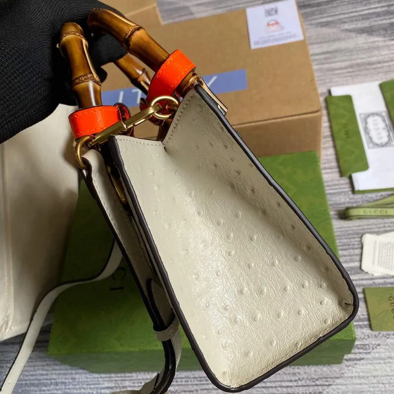 Gucci Diana Mini Tote Bag Pštrosí kůže Kabelka s horní rukojetí Gucci 655661 Béžová