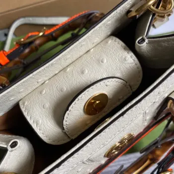 Gucci Diana Mini Tote Bag Pštrosí kůže Kabelka s horní rukojetí Gucci 655661 Béžová