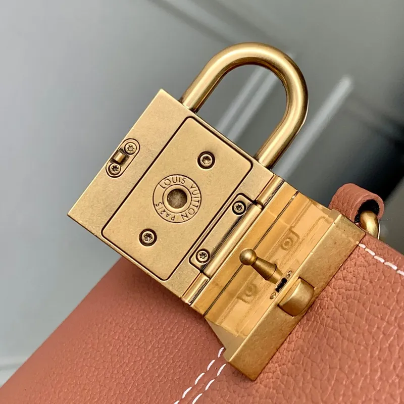 LV M14416 Louis Vuitton Low Key All In BB Taška Karamelová Hnědá