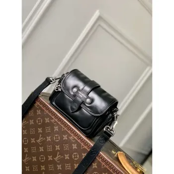 LV M13989 Louis Vuitton Cargo Wearable Wallet Černá