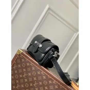 LV M13989 Louis Vuitton Cargo Wearable Wallet Černá
