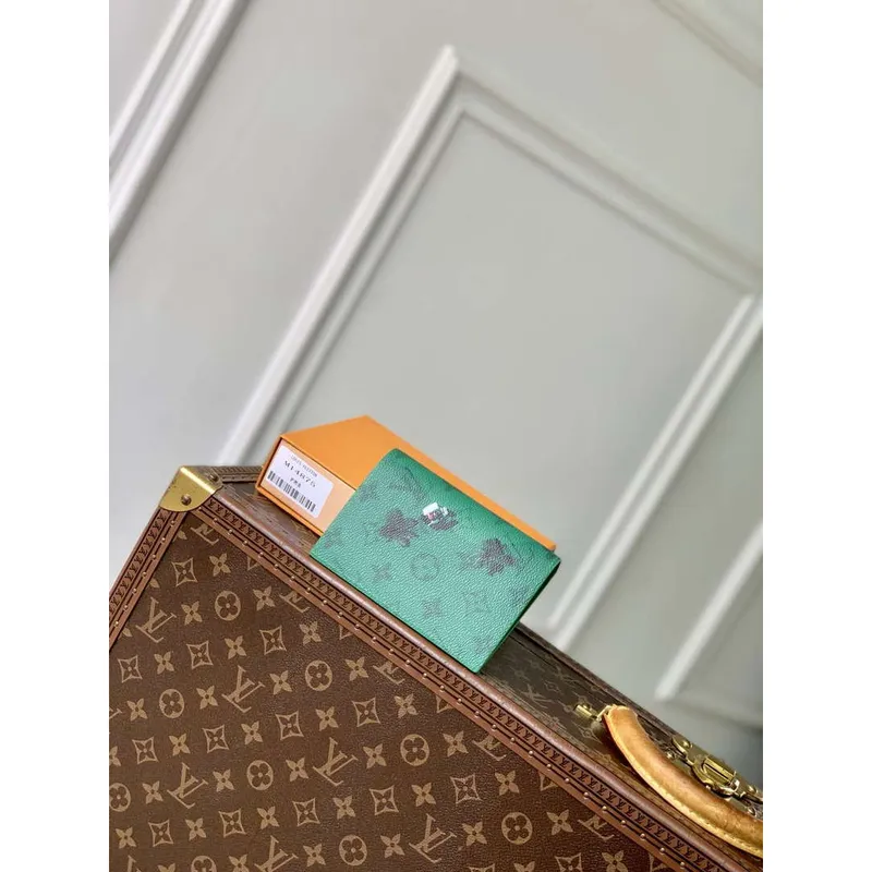 LV M14875 Louis Vuitton Obal na pas Golfová zelená