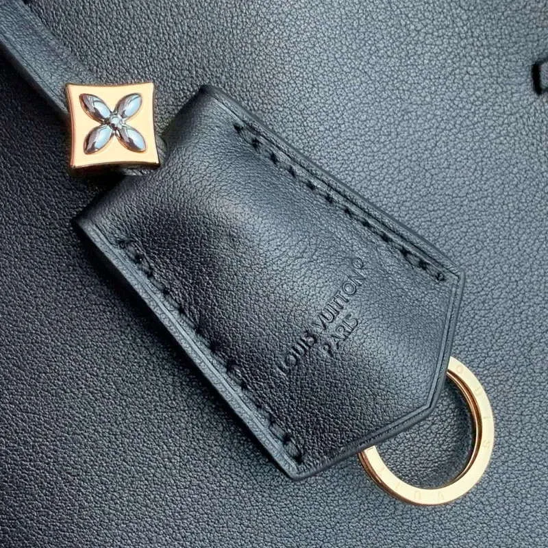 LV M12924 Louis Vuitton Capucines MM Souple Taška Černá
