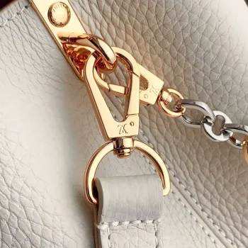 LV M12938 Louis Vuitton Capucines MM Kabelka Quartz Bílá