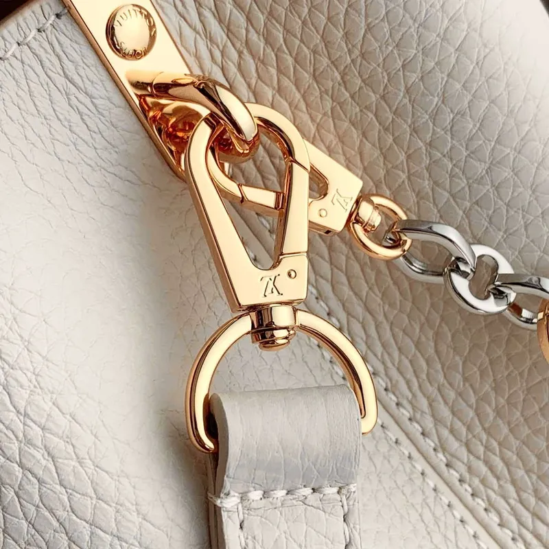 LV M12938 Louis Vuitton Capucines BB Kabelka Quartz Bílá