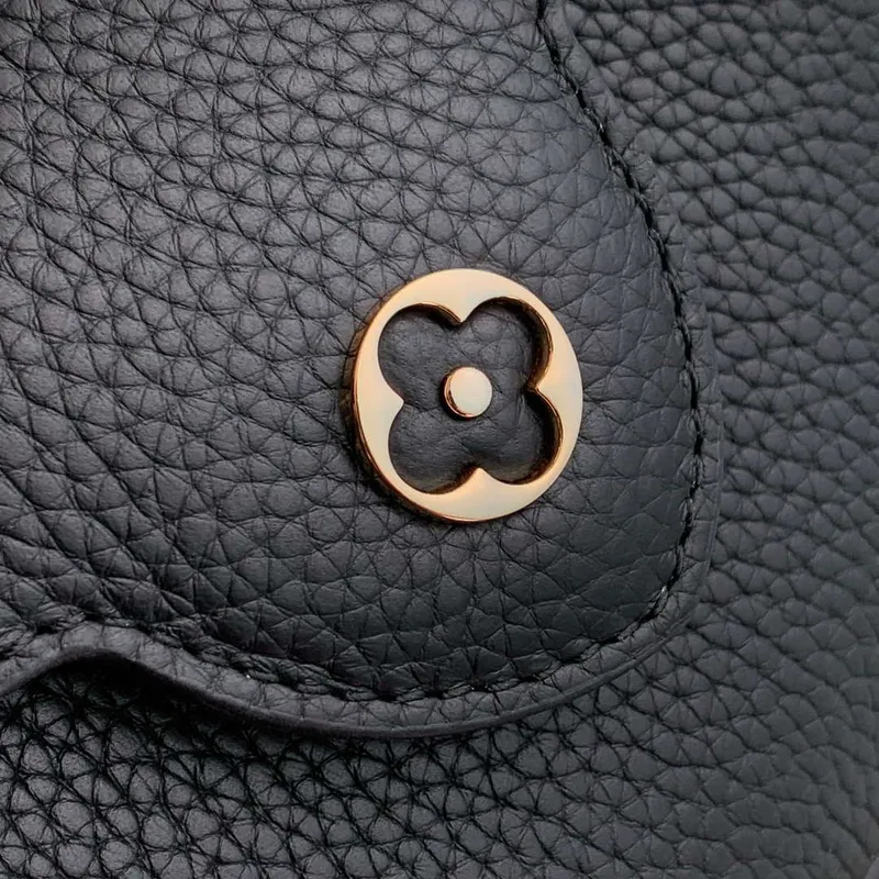 LV M12936 Louis Vuitton Capucines Mini Kabelka Černá