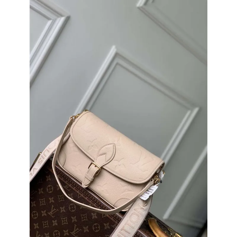 LV M13231 Louis Vuitton Diane Kabelka Písek