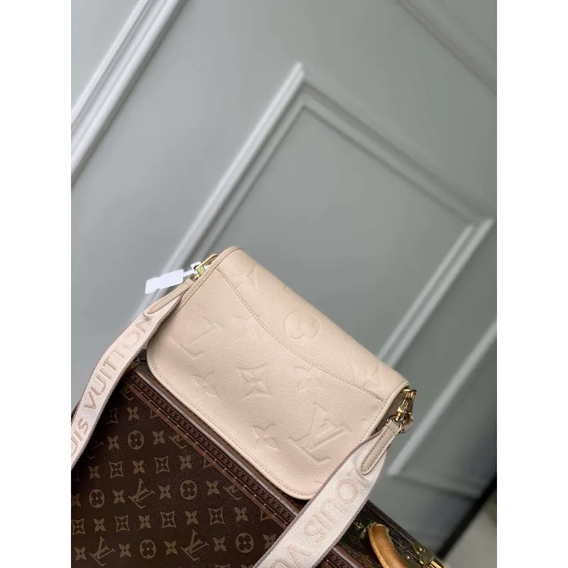 LV M13231 Louis Vuitton Diane Kabelka Písek