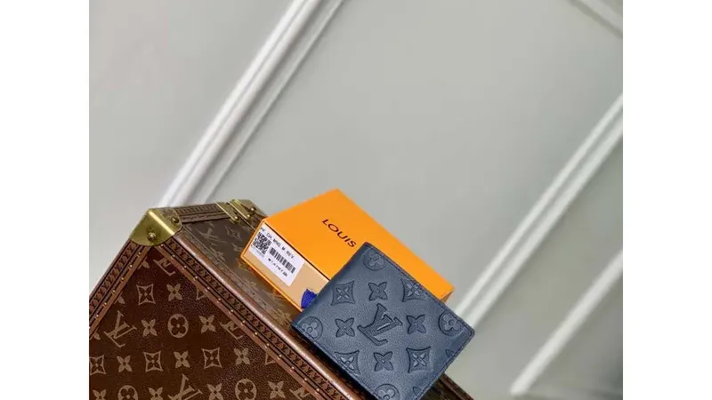LV M14787: Kompaktní víceúčelová peněženka Louis Vuitton v námořnické modré