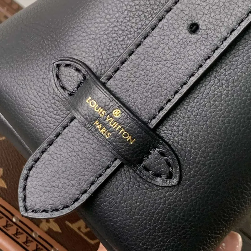 LV M13148 Louis Vuitton Taška přes rameno Low Key Černá