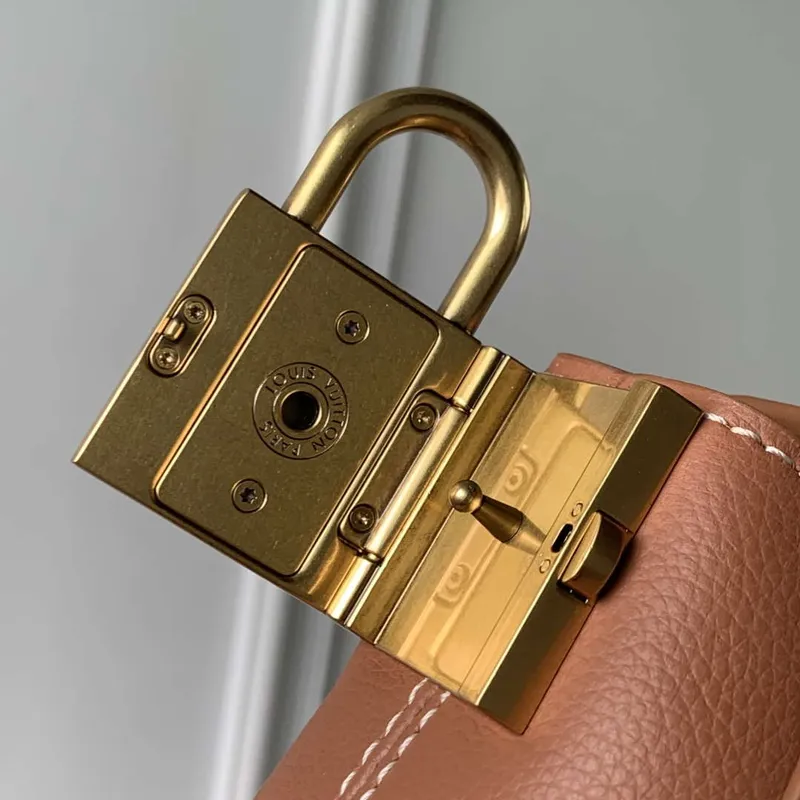 LV M13151 Louis Vuitton Low Key Messenger Bag Kávově hnědá