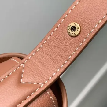 LV M13151 Louis Vuitton Low Key Messenger Bag Kávově hnědá