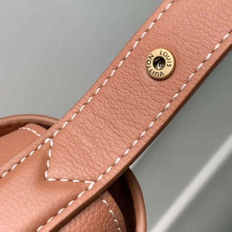 LV M13151 Louis Vuitton Low Key Messenger Bag Kávově hnědá