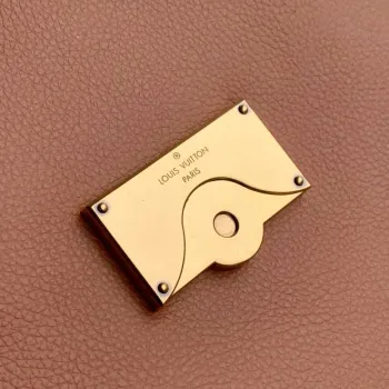 LV M13151 Louis Vuitton Low Key Messenger Bag Kávově hnědá