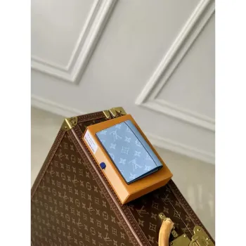 LV M14358 Louis Vuitton Obal na pas Taigarama Modrý