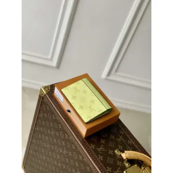 LV M14115 Louis Vuitton Obal na pas Taigarama citronově žlutý