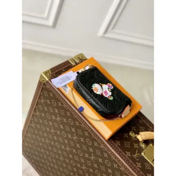 LV M13824 Louis Vuitton LV x TM Mini Pochette Accessoires Černá