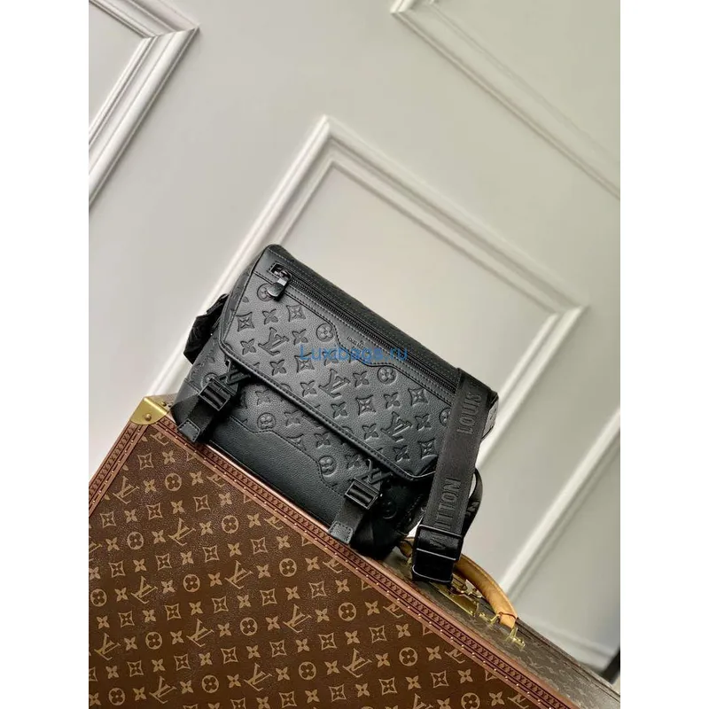 Louis Vuitton LV M25121 Messenger Voyager PM Černá