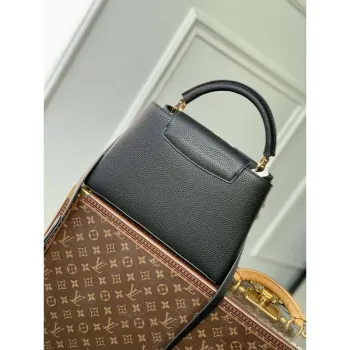 LV M12345 Louis Vuitton Capucines MM Kabelka Černá