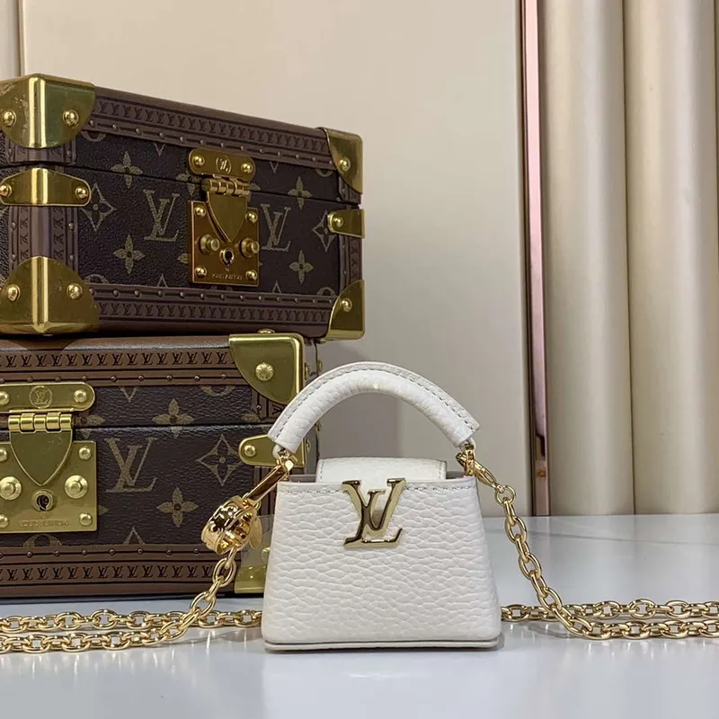 LV M02132 Louis Vuitton Capucines Micro Taška Bílá