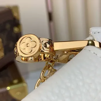 LV M02132 Louis Vuitton Capucines Micro Taška Bílá
