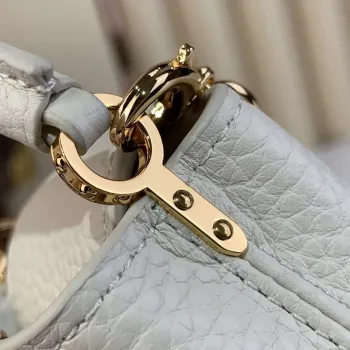 LV M02132 Louis Vuitton Capucines Micro Taška Bílá