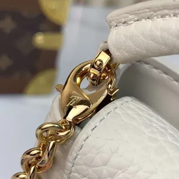 LV M02132 Louis Vuitton Capucines Micro Taška Bílá