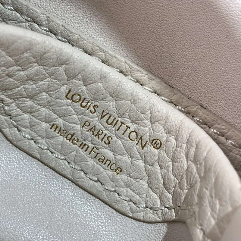 LV M02132 Louis Vuitton Capucines Micro Taška Bílá