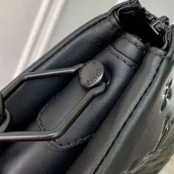 LV M11370 Louis Vuitton Coussin PM Kabelka Černá