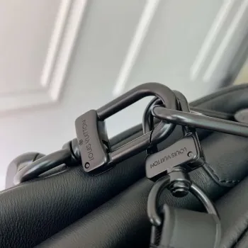 LV M11370 Louis Vuitton Coussin PM Kabelka Černá