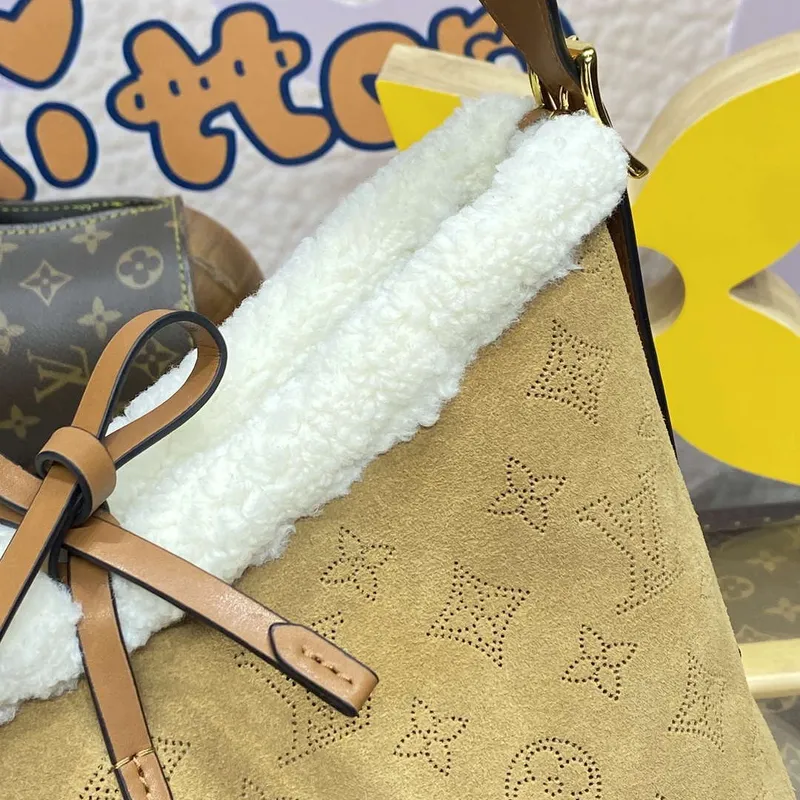 LV M11843 Louis Vuitton CarryAll PM Suede kožená taška béžová