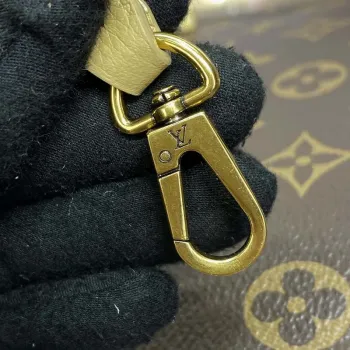 LV M25353 Louis Vuitton Low Key Hobo PM Taška Meruňkově žlutá