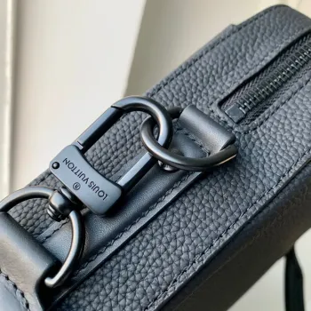 LV M23778 Louis Vuitton Pilot Aktovka Černá