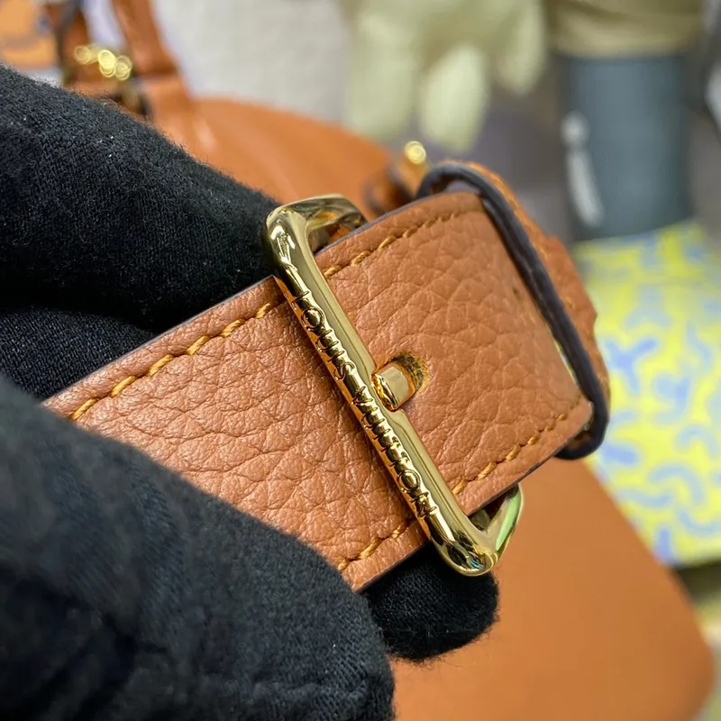 LV M22925 Louis Vuitton Lock It MM Taška Zlatá