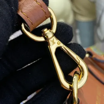 LV M22925 Louis Vuitton Lock It MM Taška Zlatá
