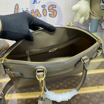 LV M22927 Louis Vuitton Lock It MM Taška Hnědá Země