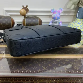 LV M30925 Louis Vuitton Porte Documents Voyage PM Černá