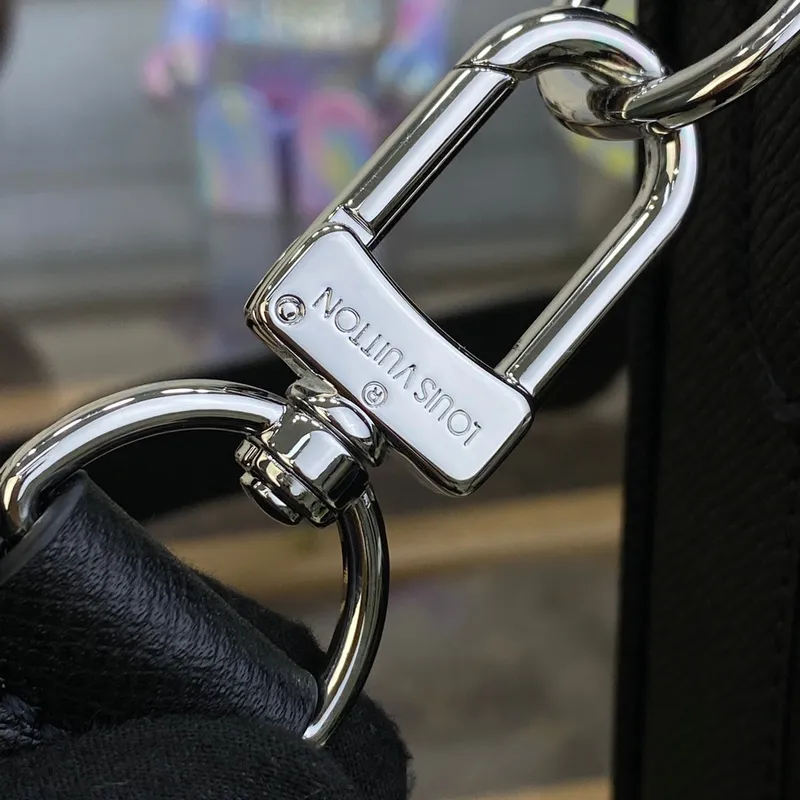 LV M30925 Louis Vuitton Porte Documents Voyage PM Černá