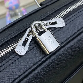 LV M30925 Louis Vuitton Porte Documents Voyage PM Černá