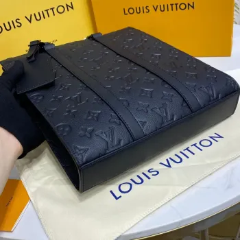 LV M59960 Louis Vuitton Sac Plat Cross Bag Embossed Taurillon Monogram hovězí kůže