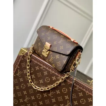 LV M46279 Louis Vuitton Pochette Métis East West Taška Monogram Kůže