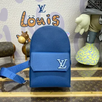 LV M23765 Louis Vuitton Pilot Slingbag Tmavě modrá