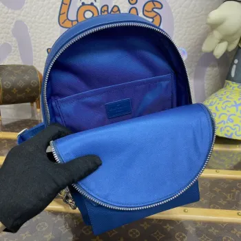 LV M23765 Louis Vuitton Pilot Slingbag Tmavě modrá