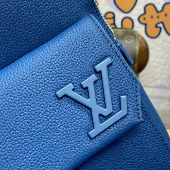 LV M23765 Louis Vuitton Pilot Slingbag Tmavě modrá