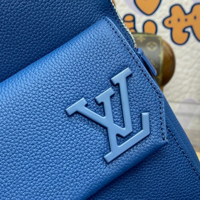 LV M23765 Louis Vuitton Pilot Slingbag Tmavě modrá